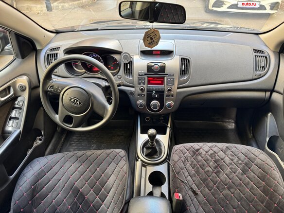 2010 Kia Cerato 5-speed II, пурпурный, 600000 рублей - вид 5