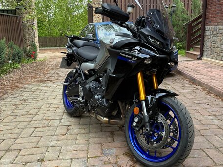 2022 Yamaha MT-09 Tracer (FJ-09), серебристый, 1299999 рублей, вид 1
