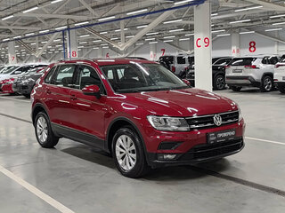 2017 Volkswagen Tiguan II, красный, 1849000 рублей, вид 3