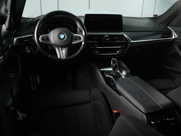2020 BMW 5 серии 520d xDrive VII (G30/G31/G38) Рестайлинг, белый, 4660000 рублей - вид 5