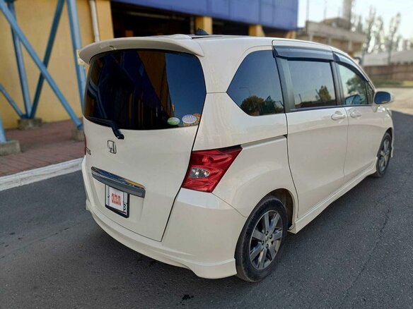 2010 Honda Freed I, белый, 1180000 рублей - вид 3