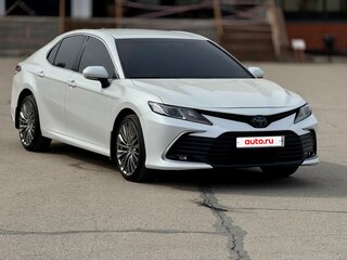 2021 Toyota Camry VIII (XV70) Рестайлинг, белый, 2790000 рублей, вид 3