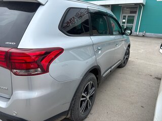 2019 Mitsubishi Outlander III Рестайлинг 3, серебристый, 2500000 рублей, вид 3