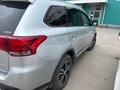 2019 Mitsubishi Outlander III Рестайлинг 3, серебристый, 2500000 рублей - вид 2