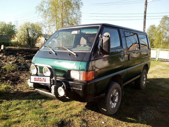 1993 Mitsubishi Delica III, зелёный, 850000 рублей