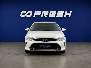 2017 Toyota Camry VII (XV50) Рестайлинг 2, белый, 2748888 рублей, вид 3