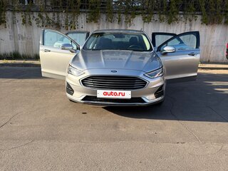 2020 Ford Fusion (North America) II Рестайлинг, серебристый, 1400000 рублей, вид 4