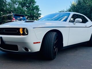 2018 Dodge Challenger III Рестайлинг 2, белый, 3850000 рублей, вид 3