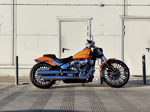 2023 Harley-Davidson Breakout, оранжевый, 1990000 рублей
