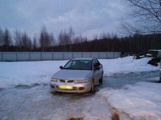 1998 Mitsubishi Carisma I, серебристый, 290000 рублей, вид 4