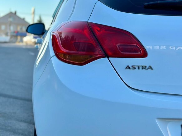 2011 Opel Astra J, белый, 700000 рублей - вид 10