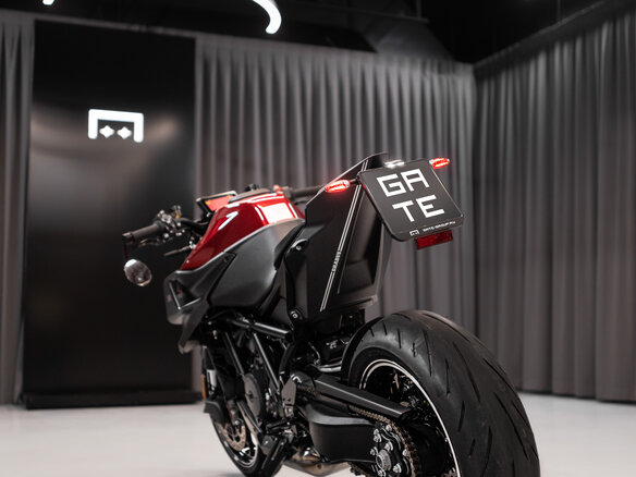 2022 KTM 1290 Super Duke R, красный - вид 6