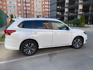 2022 Mitsubishi Outlander III Рестайлинг 3, белый, 2630000 рублей, вид 5