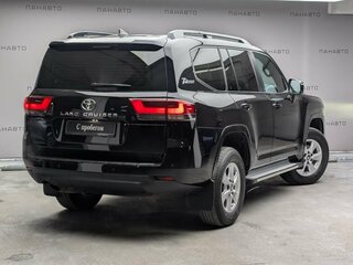 2022 Toyota Land Cruiser 300 Series, чёрный, 9247000 рублей, вид 3