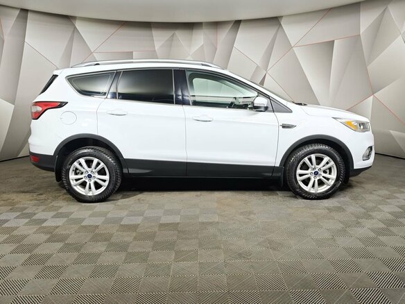 2017 Ford Kuga II Рестайлинг, белый, 1993000 рублей - вид 5