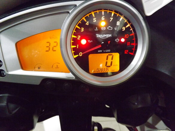 2008 Triumph Tiger 1050, белый - вид 4