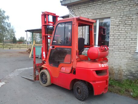 2004 Toyota Газовые и газ-бензиновые, красный, 624924 рублей, вид 3