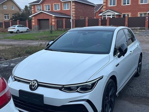 2021 Volkswagen Golf VIII, белый, 2600000 рублей - вид 1