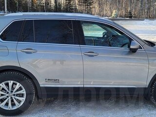 2017 Volkswagen Tiguan II, серебристый, 2550000 рублей, вид 5