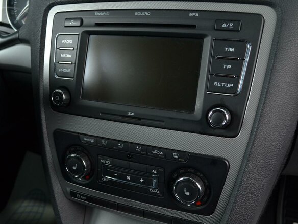 2011 Skoda Octavia II (A5) Рестайлинг, белый - вид 12