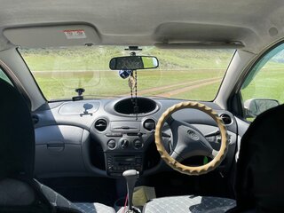 1999 Toyota Vitz I (P10), розовый, 400000 рублей, вид 4