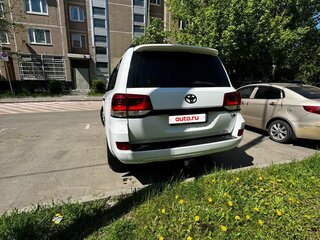 2016 Toyota Land Cruiser 200 Series Рестайлинг 2, белый, 7000000 рублей, вид 5