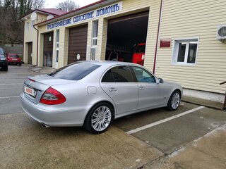 2008 Mercedes-Benz E-Класс 230 III (W211, S211) Рестайлинг, серебристый, 2000000 рублей, вид 4