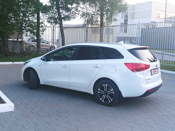 2017 Kia Ceed II Рестайлинг, белый, 1550000 рублей - вид 6