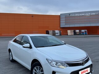2015 Toyota Camry VII (XV50) Рестайлинг, белый, 2100000 рублей, вид 2