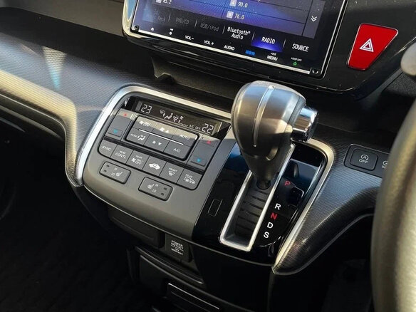 2021 Honda Stepwgn Spada V Рестайлинг, белый, 1950000 рублей - вид 15