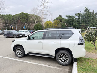 2016 Toyota Land Cruiser Prado 150 Series Рестайлинг 1, белый, 3500000 рублей, вид 4