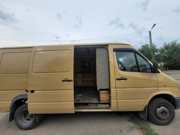 1998 Mercedes-Benz Sprinter, жёлтый, 950000 рублей - вид 9