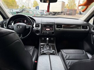 2018 Volkswagen Touareg II Рестайлинг, белый, 4200000 рублей, вид 4