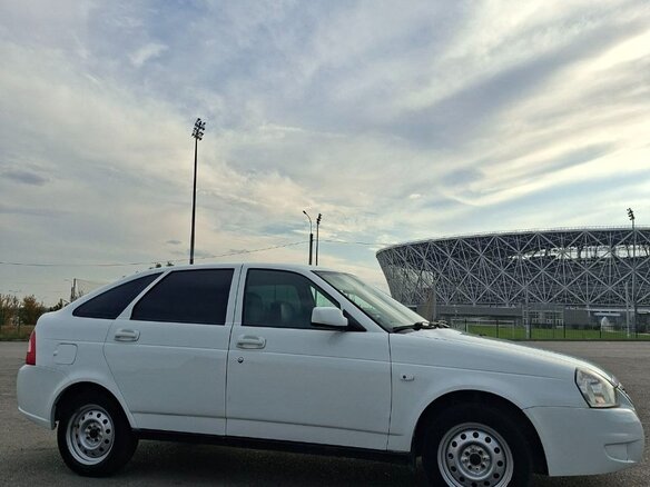 2010 Lada (ВАЗ) Priora I, белый, 380000 рублей - вид 3
