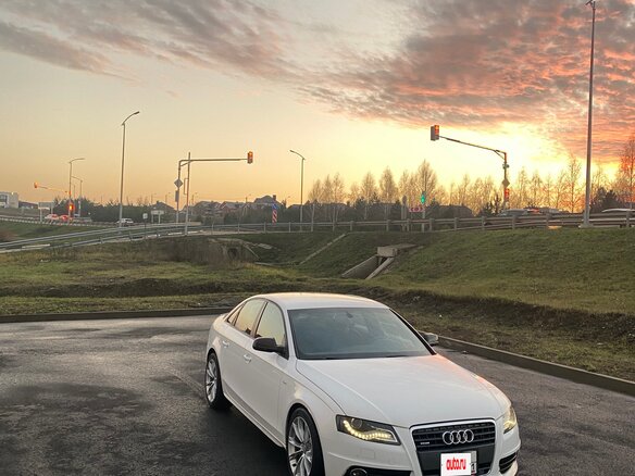 2010 Audi A4 IV (B8), белый, 999000 рублей