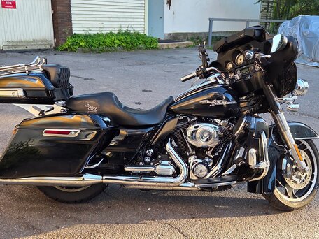 2011 Harley-Davidson Street Glide, чёрный, 1150000 рублей, вид 4