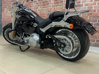 2020 Harley-Davidson Fat Boy, чёрный, 2200000 рублей, вид 3