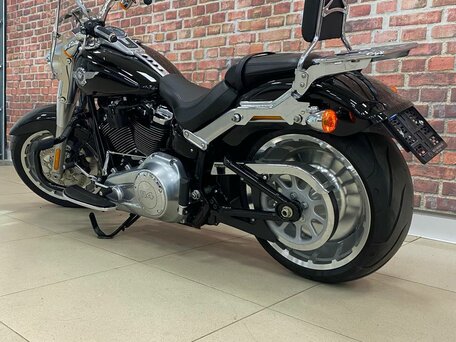 2020 Harley-Davidson Fat Boy, чёрный, 2200000 рублей, вид 3