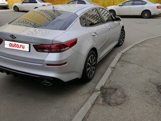 2019 Kia Optima IV Рестайлинг, серебристый, 2400000 рублей, вид 3