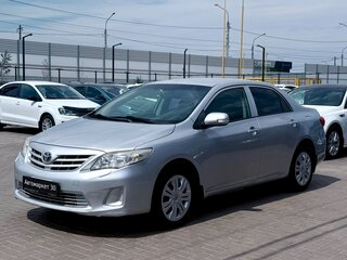 2010 Toyota Corolla X (E140, E150) Рестайлинг, серебристый, 949990 рублей, вид 3