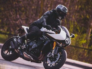 2022 Triumph Speed Triple, белый, 1450000 рублей, вид 4