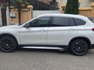 2021 BMW X1 Long 20Li sDrive II (F48) Рестайлинг, белый, 3000000 рублей, вид 3
