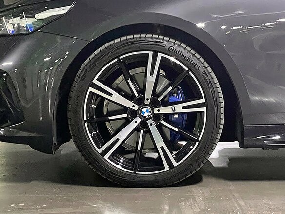 2024 BMW 5 серии 530i xDrive VIII (G60/G61/G68), серый, 7500000 рублей - вид 5