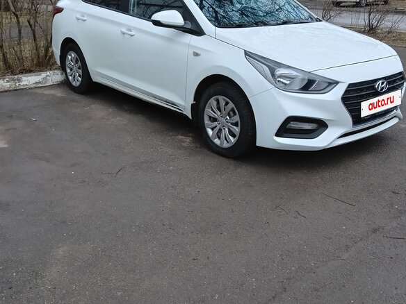 2017 Hyundai Solaris II, белый, 1300000 рублей - вид 2