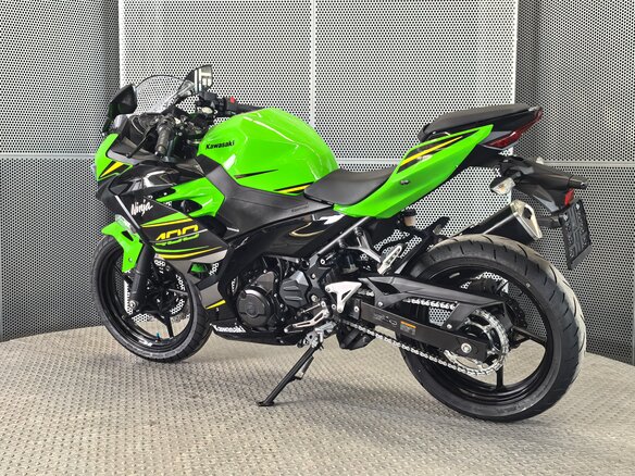 2025 Kawasaki Ninja 400, зелёный, 677000 рублей - вид 5