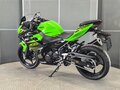 2025 Kawasaki Ninja 400, зелёный, 677000 рублей - вид 5