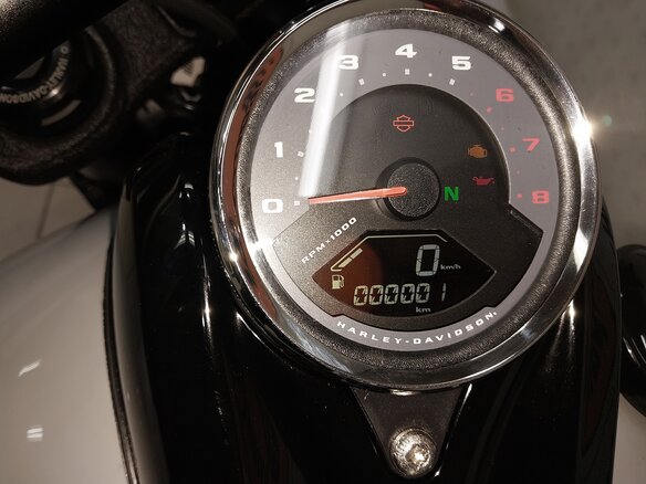 2024 Harley-Davidson Fat Bob, серый, 2449000 рублей - вид 4