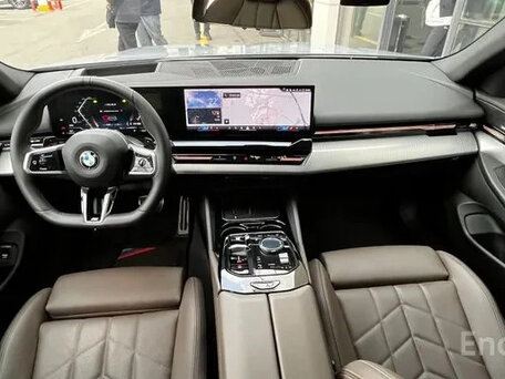 2024 BMW 5 серии 520i VIII (G60/G61/G68), голубой, 4689000 рублей, вид 5