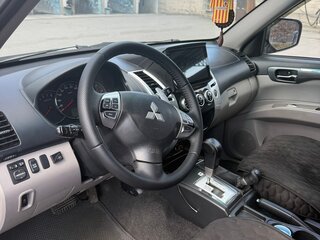 2015 Mitsubishi Pajero Sport II Рестайлинг, серебристый, 2000000 рублей, вид 5