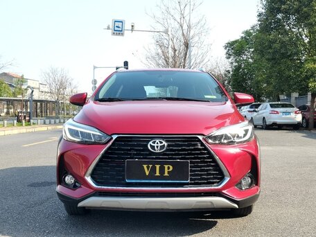 2022 Toyota Yaris L XP150 Рестайлинг, красный, 1350000 рублей, вид 2